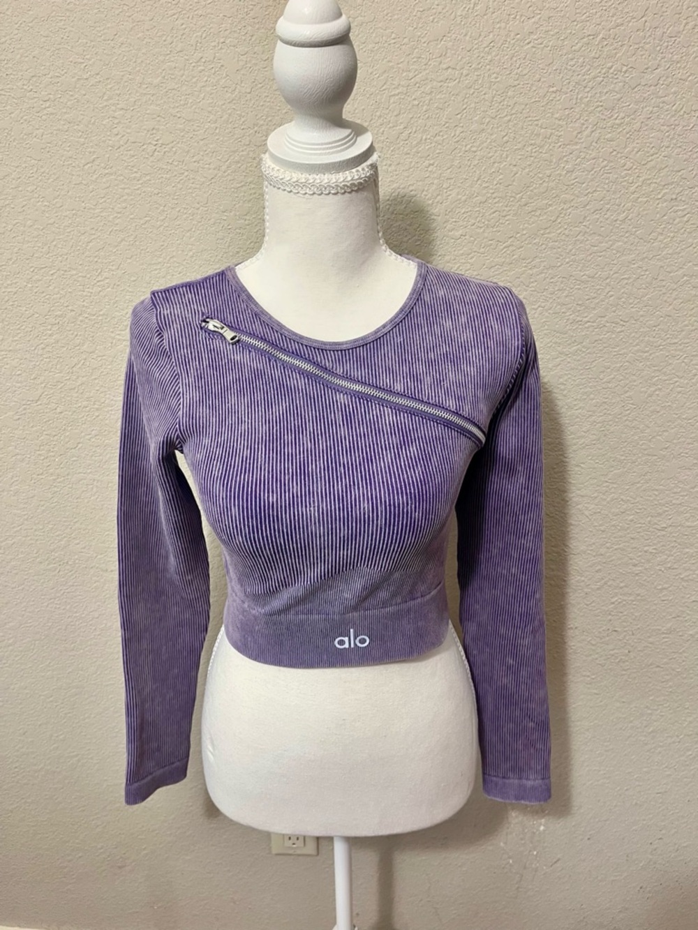 ALO Yoga Lavender Ribbed Long-Sleeve Crop Top with Diagonal Zip